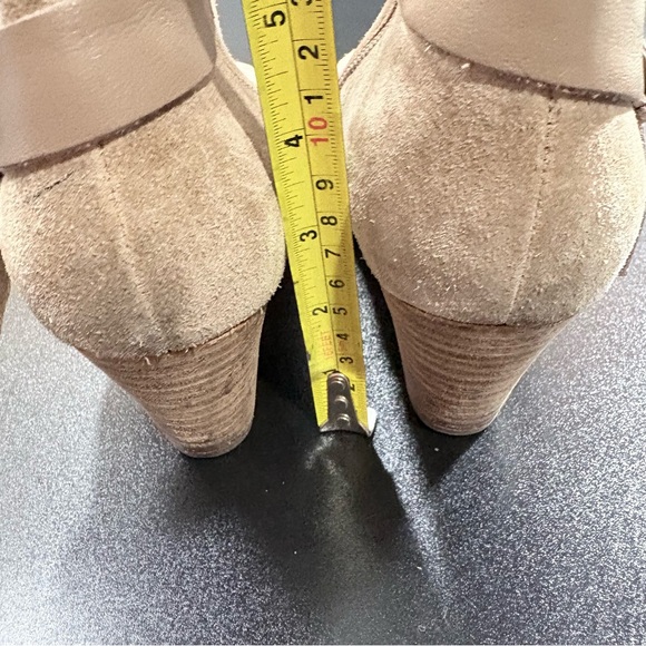 Elaine Turner Stylish Tan Suede Ankle Boots block heel women’s 8.5  booties nude - Picture 9 of 9